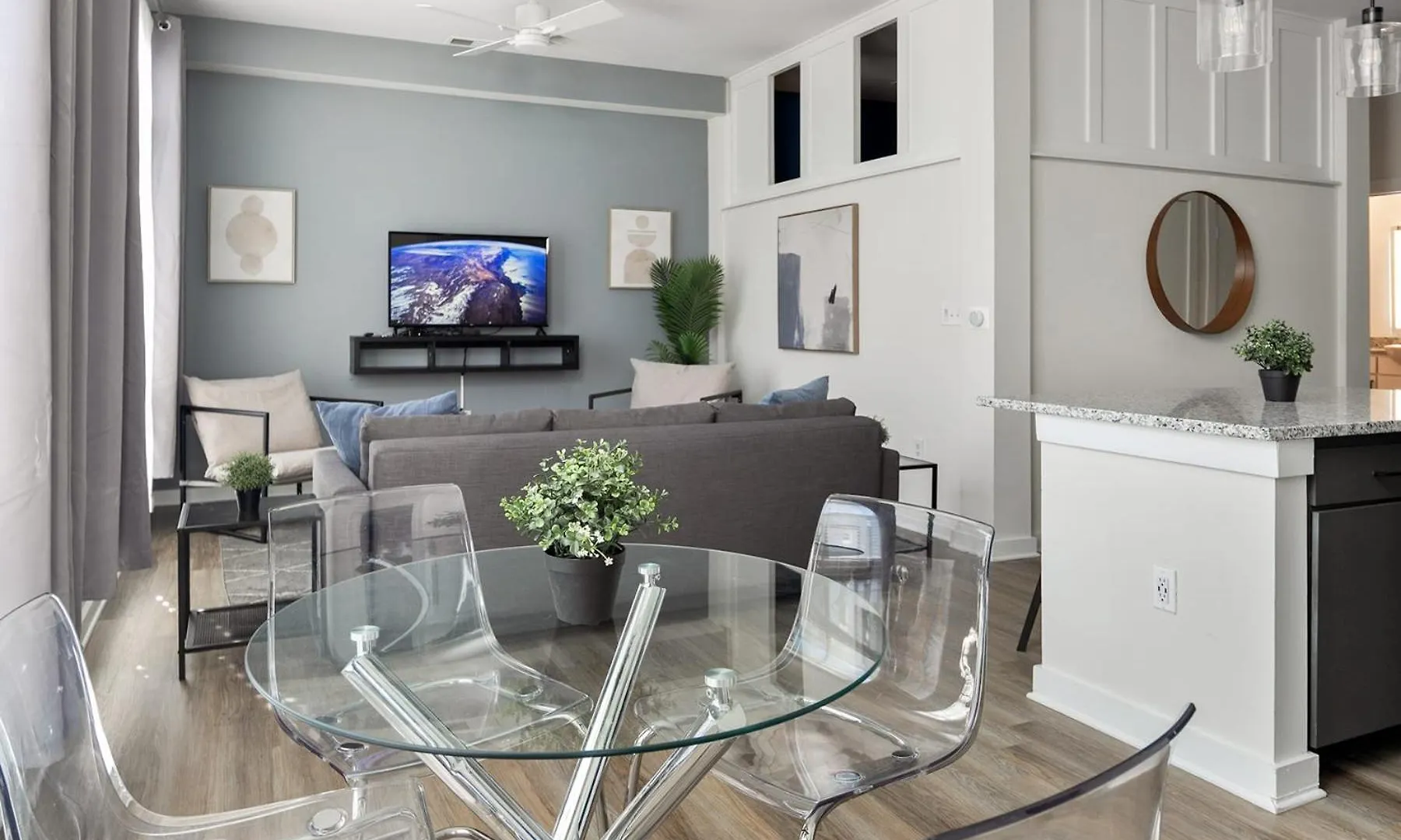 Spacious 2Bd With Private Balcony And Free Parking Σάρλοτ Διαμέρισμα