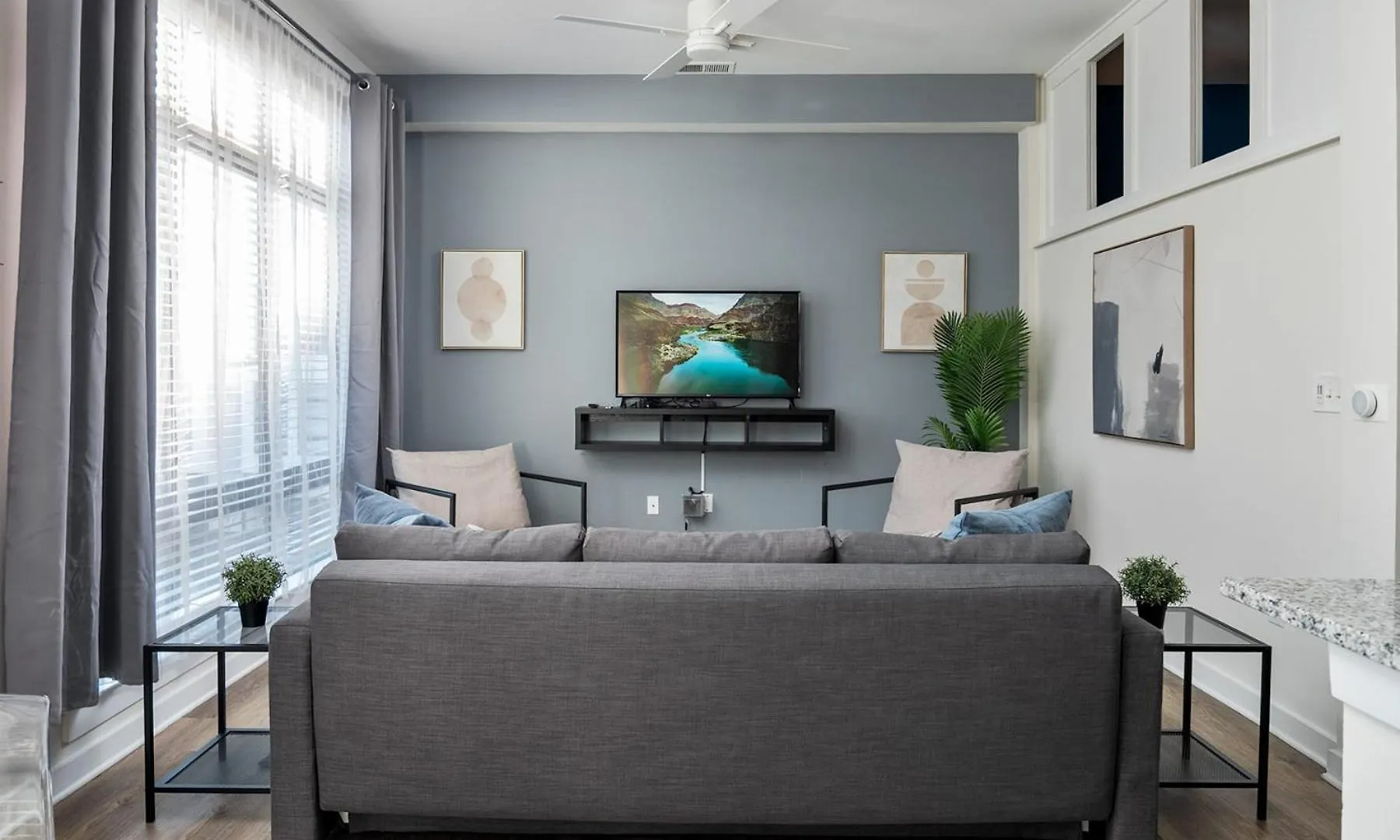 Spacious 2Bd With Private Balcony And Free Parking Σάρλοτ Διαμέρισμα