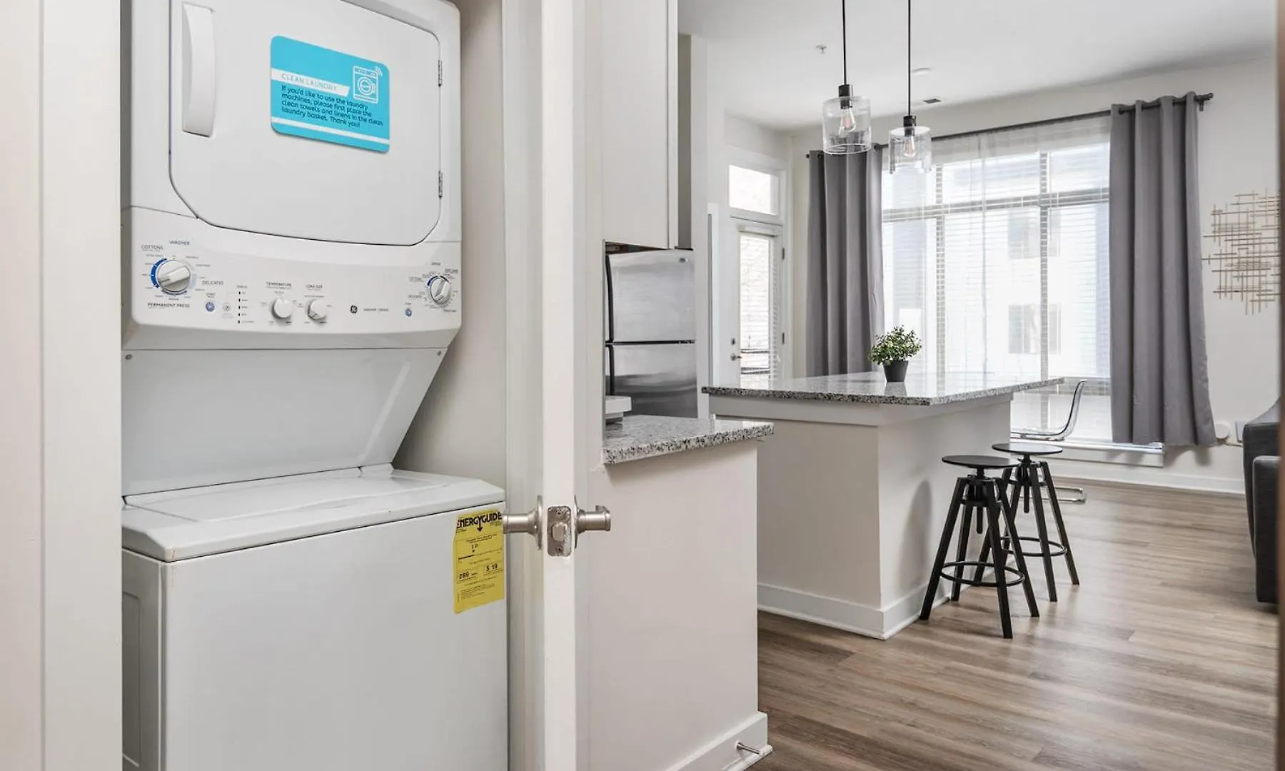 Spacious 2Bd With Private Balcony And Free Parking Σάρλοτ Διαμέρισμα